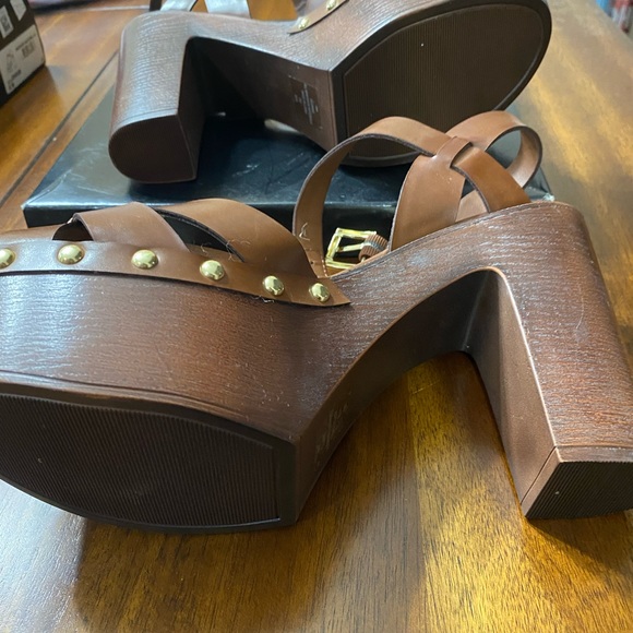 Brown platforms. Never worn - Picture 3 of 3